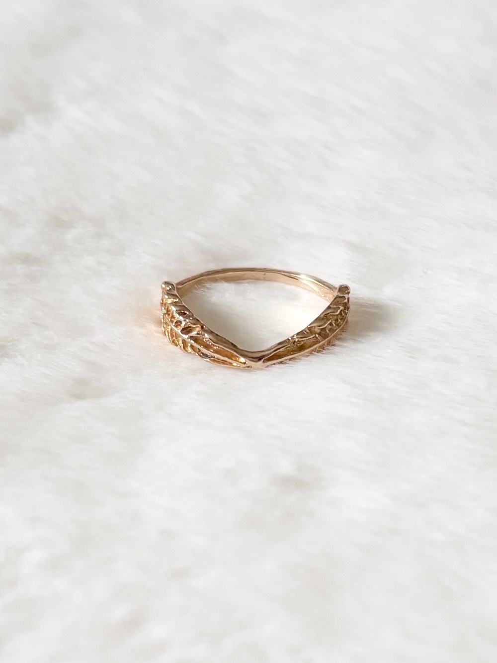 5/$15 🩷 MUST BUNDLE Gold V-Shape Leaf Accent Ring - Women Jewelry - Picture 1 of 3